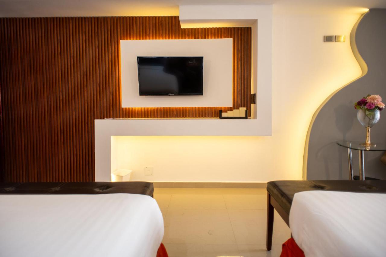 Hotel Atenas คาลาปา ภายนอก รูปภาพ