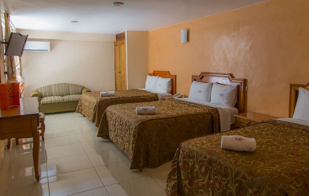 Hotel Atenas คาลาปา ภายนอก รูปภาพ