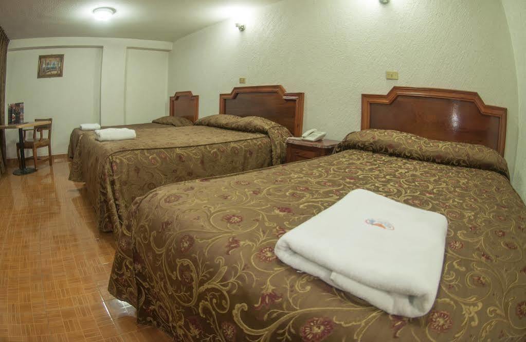 Hotel Atenas คาลาปา ภายนอก รูปภาพ